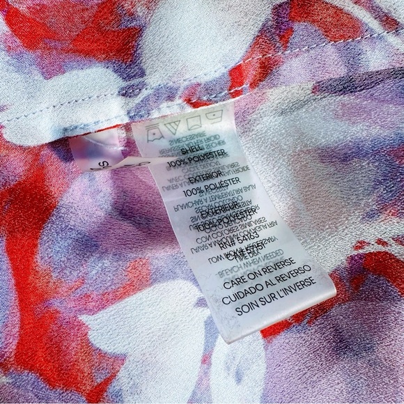 Calvin Klein Women’s ‘Roll Sleeve Printed Everyday Blouse’ in Purple Floral - Picture 3 of 11